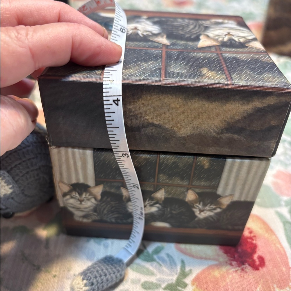 Bob's Boxes" Seven nesting boxes featuring a cat design - Picture 13 of 16